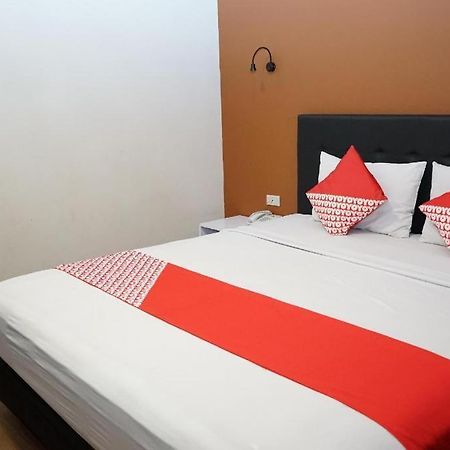 Ren'Z Hotel Bangka Island  Exterior photo