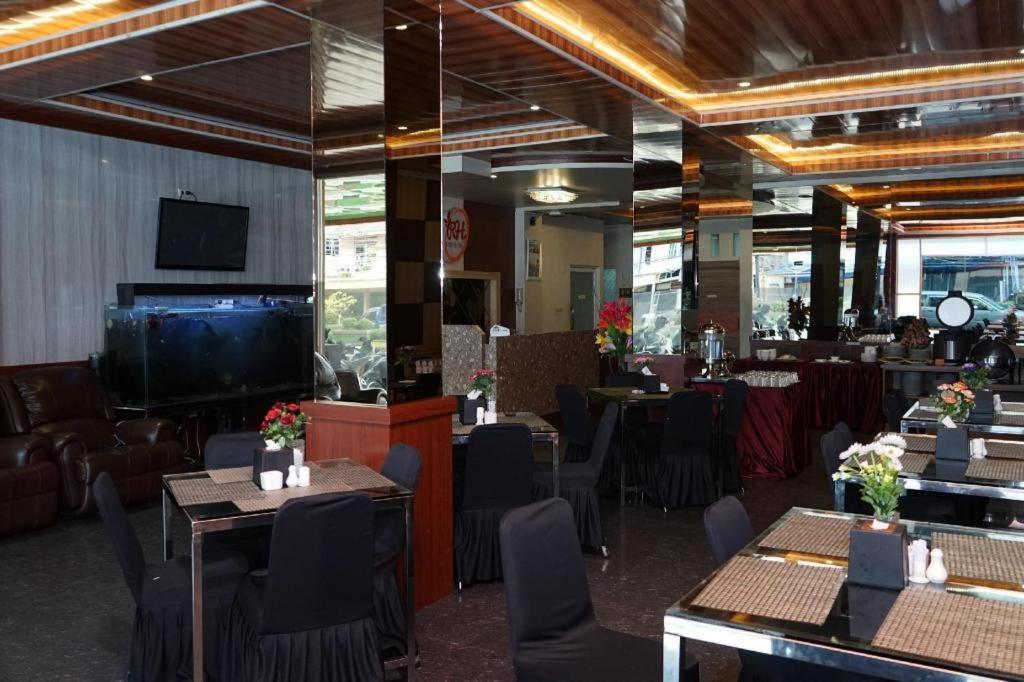 Ren'Z Hotel Bangka Island  Exterior photo